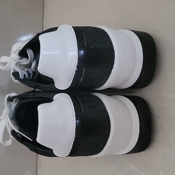 Michael Kors Footwear - Picture 3 of 6